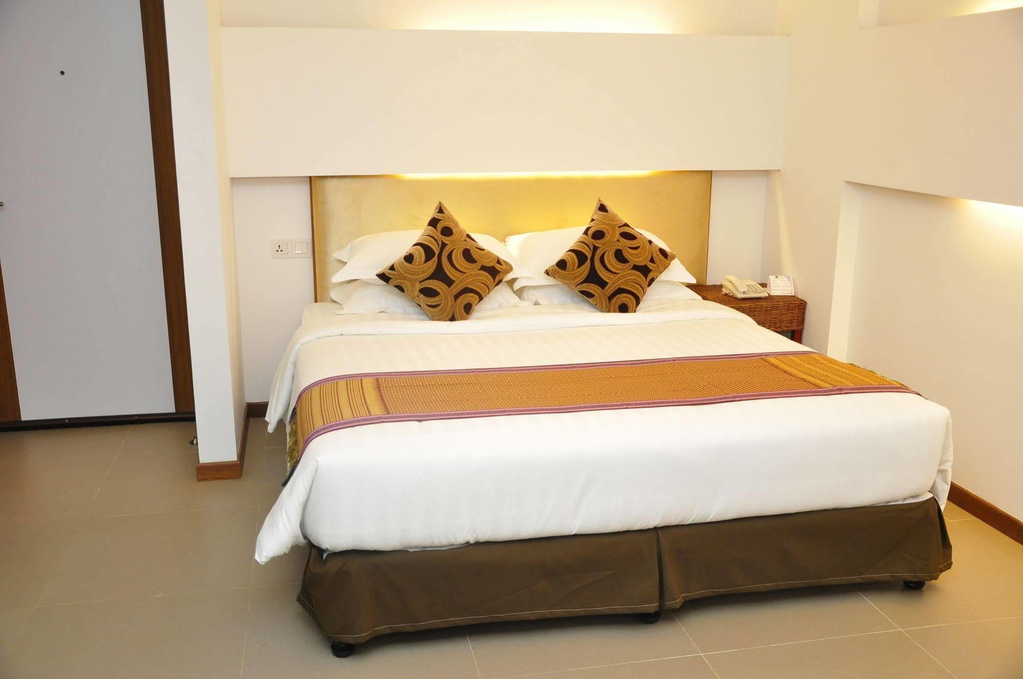The Rgn City Lodge Yangon Exteriör bild